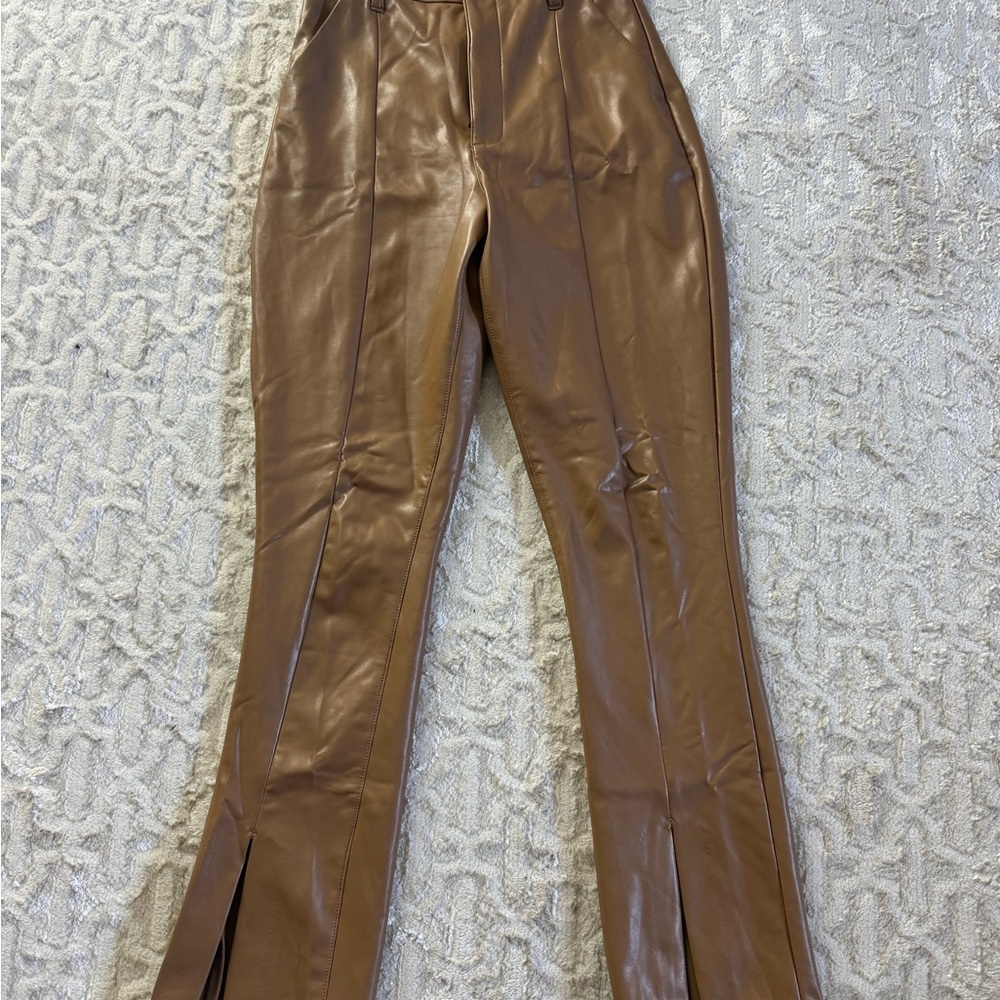Abercrombie & Fitch NWT Curve
Love Skinny Ultra High-Rise faux leather pants